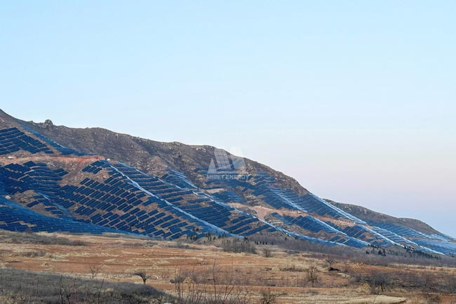 80MW光伏电站竣工！oety欧亿体育辽宁山地支架建设项目顺利上网